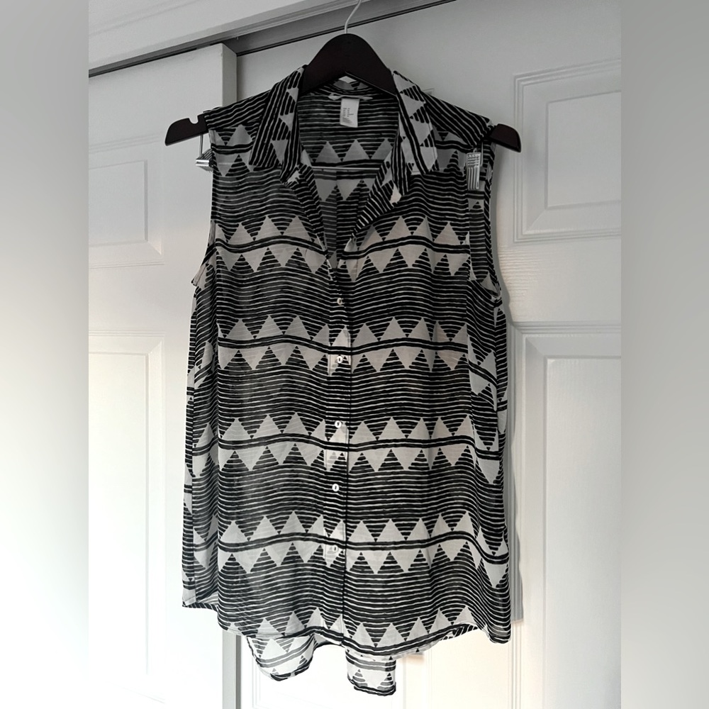 Sheer sleeveless H&M shirt